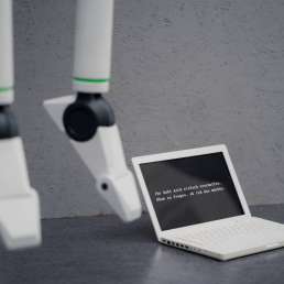 Niko Alber - Humanoider Roboter mit emotion